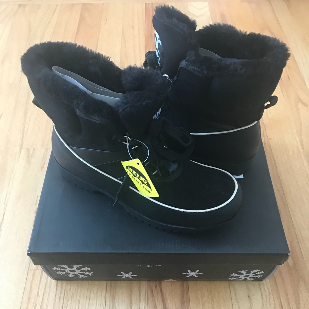 NEW Winter boots with faux fur lining size 6